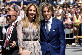 Born 9 september 1985) is a croatian professional footballer who plays as a midfielder for spanish club real madrid and captains the. Luka Modric Slavi I Ne Krije Emocije A Supruzi Vanji Porucuje Zeno Mog Zivota Tportal