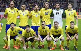 Sveriges herrlandslag i fotboll, blågult, med friends arena som nationalarena, 2 representerar sverige i fotboll på herrsidan. Har Far Inte Zlatan Plats Idrottens Affarer
