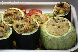 Che ne dite delle zucchine ripiene di tonno? Zucchine Ripiene Di Riso E Tonno Grembiule Da Cucina