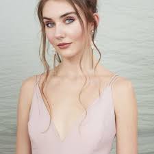 All women about to attend a wedding want to look lit, so we rounded up top trendsetting hairstyles for wedding guests (and daring brides). 26 Wedding Guest Hairstyles That Ll Make You The Chicest Attendee