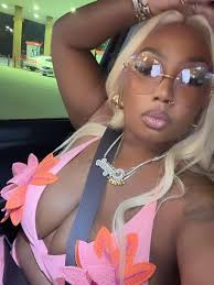 🗣️ “ YALL ain’t fuckin with a CLASSIC 🤌🏽” , Comment PINK below to  receive a DM with the link to this post