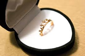 Cincin emas ini bisa dibilang termasuk yang modelnya terbaru. Cincin Emas Dalam Bentuk Mahkota 65 Gambar Bagaimana Memakai Model Wanita Bentuk Yang Luar Biasa
