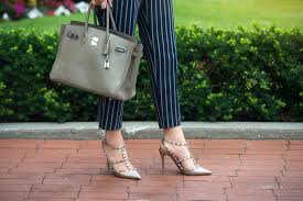 Take a look at the best dressy business casual in the photos below and get ideas for your work outfits!!! Incorporating Capris Into Your Business Casual Wardrobe Oro Gold Cosmetics