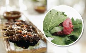 Kandungan lemak dan kolesterol pada daging kambing pun paling rendah, namun kandungan proteinnya setara dengan daging merah lainnya. Tip Mengolah Daging Kambing