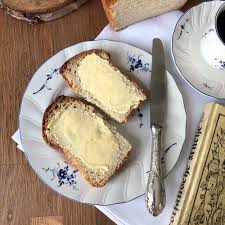 Dazu leckeres schwarzbrot mit butter und einen leckeren spritzigen wein serviert. Heimatkuche Westfalische Kaffeetafel Mit Stuten Und Schwarzbrot Langsam Kocht Besser