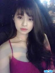 Cho đến khi cô gái ấp ủ giấc mộng được tiến thân vào showbiz, và trở nên nổi tiếng. Hot Girl Ngá»c Miu