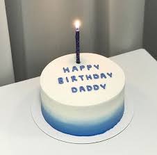 Korean Minimalist Birthday Cake For Boyfriend Pin Oleh Maria Marestein Di Baking Pastries Kue Cantik Kue Hiasan Kue
