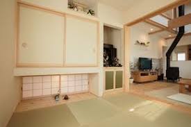 薪ストーブのある山小屋風住居で名峰 本宮山を望む 和風の家の設計 日本のベッドルーム 伝統的な日本家屋