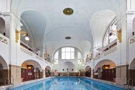 Müllersches volksbad is an indoor swimming pool. Mullersches Volksbad Schwimmbader Bad Hallenbad