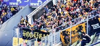 Polizei geht mit pfefferspray auf fans los. 12 April 2003 Als Der 50 Geburtstag Von Dynamo Dresden Am Rhein Orgiastisch Gefeiert Wurde Turus Net Magazin