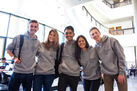Спестете време и се свържете с училището тук! Catolica Lisbon Double Degree International Triangle Exchange Uma Licenciatura Internacional Inovadora Em Gestao E Economia Inspiring Future