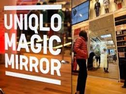 Focus Sur Le Magic Mirror Installe Dans Un Magasin Uniqlo Miroir Interactif Magasin Uniqlo