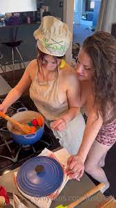 Quinn Finite - Lesbian cooking