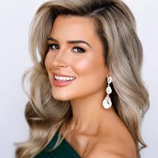 Kristina Henderson's Instagram, Twitter & Facebook