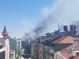 En lisboa, sea por falta de dinero sea por cuestión de gusto —y apuesto por la segunda opción— existen maravillosas iglesias y monumentos que se incendiaron y que así se quedaron, más o menos. Incendio Em Zona De Mato No Centro De Lisboa Mobiliza 39 Operacionais Jornal Do Luxemburgo