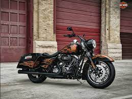 The Harley Davidson Sportster 883 Roadster Has The Look And Feel Of The Motorcycles From The Harley Davidson Motorcycles Harley Bikes Harley Davidson Wallpaper
