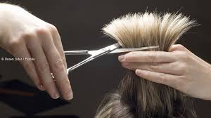 Im gegensatz zum undercut werden die haare beim sidecut nicht rundherum abrasiert. á Den Undercut Selber Schneiden So Gelingt Der Modische Haarschnitt