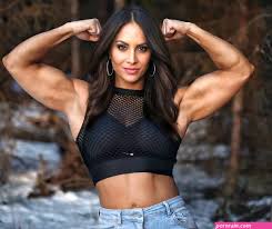 Ariel X and Muscle Barbie - Uncut Arm Wrestling