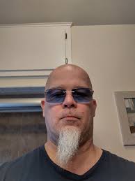 hello ladies. single. looking for friend in ft wayne. i have no children.  have never been in a marriage. looking!