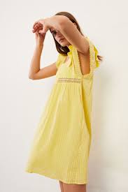 Rien de mieux qu'une petite robe jaune pour amener un peu de fraîcheur à vos looks de saison et vous trouverez tout ce dont vous avez besoin dans cette catégorie ! Robe Uriel Jaune Ba Sh