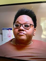 Rose is doing so well that pretty soon she will be thinner than her  daughter in law. Btw, what's with the kerchief wrapped around the daughter  in law's neck all the time? |