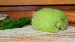 Quando si rassoda potete aiutarvi con un tarocco. Impasto Verde Di Semola Per Pasta Fresca Senza Uova Quella Lucina