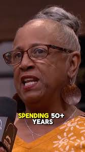 From old VHS tapes to trinkets to over five hundred hats, Felecia won't  throw anything away and it's driving her daughter crazy! Can Steve say  anything to convince her to finally clear