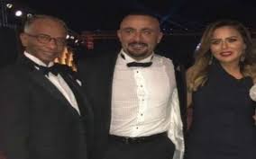 وبهذا تكون اختارت مها الصغير العودة للأضواء من جديد على طريقة زوجات النجوم اللاتي يسوقن لأنفسهن في مجال تصميم الأزياء والمجوهرات وأشهرن ليندا زوجة رامي. Ù…Ù‡Ø§ Ø§Ù„ØµØºÙŠØ± Ø²ÙˆØ¬Ø© Ø£Ø­Ù…Ø¯ Ø§Ù„Ø³Ù‚Ø§ Ø¨Ø¹Ø¯ Ø£Ù†Ø¨Ø§Ø¡ ØªØ¯Ù‡ÙˆØ± Ø­Ø§Ù„Ø© ÙˆØ§Ù„Ø¯Ù‡Ø§ Ø§Ù„ØµØ­ÙŠØ© Ø§Ù„Ø«Ù‚Ø© Ø¨Ø§Ù„Ù„Ù‡ ØªØºÙŠØ± ÙƒÙ„ Ø´Ù‰Ø¡