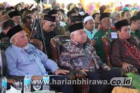 Tapi kan dpr menutup mata, menutup hati, tetap. 8 Rif Penasehat Pp Muhammadiyah Prof Dr Din Syamsuddin Saat Menghadiri Acara Silaturrahim 8 Keluarga Muhammadiyah Jombang Minggu Siang 10 03 1 Harian Bhirawa Online