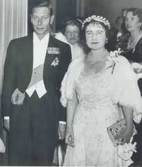 Queen elizabeth ii has since 1952 served as reigning monarch of the united kingdom (england, wales, scotland and northern ireland) and numerous other though she spent much of her childhood with nannies, princess elizabeth was influenced greatly by her mother, who instilled in her a devout. Marie Poutine S Jewels Royals Queen Elizabeth The Queen Mother