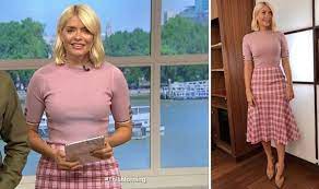 Holly willoughby has revealed the outfit that she couldn't get away with on this morning. Holly Willoughby Stuns Viewers In 694 Outfit Express Co Uk
