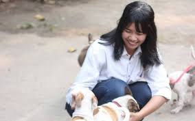 Panggilan Hati Dorong Dita Jadi Dokter Hewan