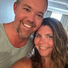 Cheesy Hamburger Potato Soup Ingredients: 1 lb ground beef 5 medium  potatoes, peeled and diced 1 small onion, diced 2 cloves garlic, minced 3  cups beef broth 1 cup heavy cream 1 cup shredded cheddar cheese