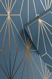 Kayla Metallique Geometrique Fond D Ecran Bleu Bronze Muriva 703016 Geometric Wallpaper Feature Wall Wallpaper Geometric