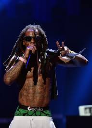 The 'circles' singer looked intent on having a shopping spree at the hig. Pechvogel Lil Wayne Zieht Sich Platzwunde Zu Promiflash De