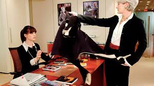 El vestido es un valentino y las joyas son by fred leighton. The Devil Wears Prada Curiosidades Sobre El Vestuario De La Pelicula Vogue Mexico Y Latinoamerica