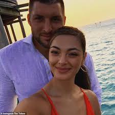 No longer one of the most eligible bachelors in the country, many fans want to know more about the woman who finally stole tebow's heart. Tim Tebow And Wife Demi Leigh Two Virgins Who Waited For Marriage Share Amazing Photos From Their Luxurious Maldives Honeymoon Bcnn1 Black Christian News Network