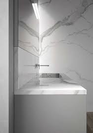 Il cliente ha scelto per il rivestimento del bagno il marmo bianco carrara per i rivestimenti delle pareti e il nero marquinia per la. Bagni In Marmo Bagni In Pietra Lavandini In Pietra