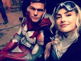 Early in the first season, titans viewers were introduced to minka kelly's dawn granger, who. Titans On Twitter Titans Cast Photo Of Minka Kelly Dove And Alan Ritchson Hawk On Set