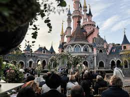 Disney+ is the exclusive home for your favorite movies and tv shows from disney, pixar, marvel, star wars, and national geographic. Se Marier A Disneyland Paris C Est Comment Elle Be