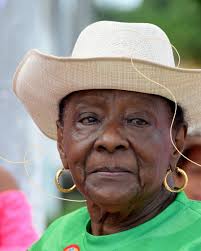 carnavaldela44: Domingo de cumbia, tradición y puro sabor en el Malecón de  Rebolo. Así se vivió nuestra rueda de cumbia … ¡Y esto apenas comienza! 🦋  ¡Gracias a la @alcaldiabarranquilla por el