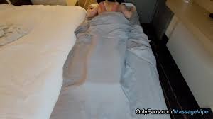 Real Asian Massage Exhibitionist Flashing the Masseur Her Perfect Korean  Body