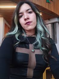 Elizabeth Schembri's Instagram, Twitter & Facebook