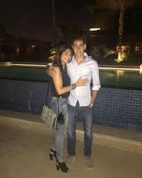 فساتين نجوى كرم تتميز بالجرأة فمثلا ظهرت في أحدى الحفلات وهي ترتدي فستان ضيف مصمم على شكل زعنفة سمكة من الأمام و يتداخل فيه اللون الأحمر مع اللون الأبيض. Ù‡ÙŠØ¯ÙŠ ÙƒØ±Ù… ØªØ«ÙŠØ± Ø¶Ø¬Ø© Ø¨Ø³Ø¨Ø¨ ÙÙŠØ¯ÙŠÙˆ Ù„Ù‡Ø§ Ù…Ø¹ Ø§Ø¨Ù†Ù‡Ø§ ØµÙˆØ± ØªØ´Ø§Ù‡Ø¯Ù‡Ø§ Ù„Ø£ÙˆÙ„ Ù…Ø±Ø© Ø§Ù„ÙˆÙØ¯