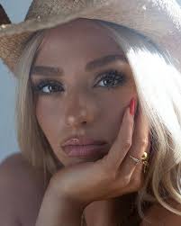 Miranda Hope (@miranda__mcw) • Instagram photos and videos