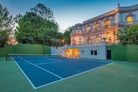 Wenn Sie Ungleiche Haben Bauen Landschaftsbau Sie Einen Tennisplatz In Den Boden Gesenkt Dies Lasst Die Mensche Mit Bildern Hinterhof Landschaftsbau Garten Landschaftsbau