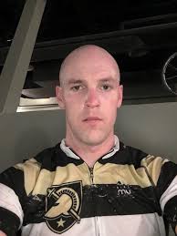 London trainer Moziah Pinder's backyard gym, bad ass body! Musclemania