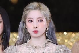 View and download this 1152x2048 hwang yeji image, or browse the gallery. Female Idols With Monolids That Shape Charming Eye Smiles Soompi