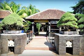 Jika anda sangat menggemari aneka seafood, tempat ini wajib. Taman Santap Rumah Kayu Bandar Lampung Restaurant Reviews Photos Phone Number Tripadvisor