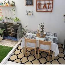 Adanya hiasan bunga beragam warna pada kursi plus bentuk rangka kursi yang berkontur membuat. Kaki Share Inspirasi Deko Dan Hiasan Meja Makan Facebook